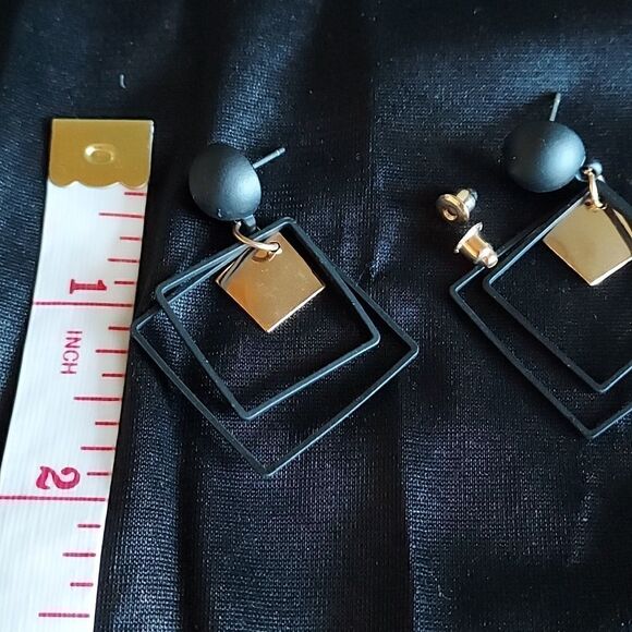 BLACK AND GOLD GEOMETRIC DANGLE EARRINGS - Picture 3 of 3